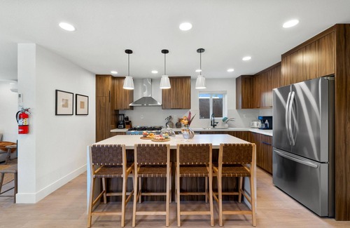 Uptown Design District Apartment | The Maya Suite