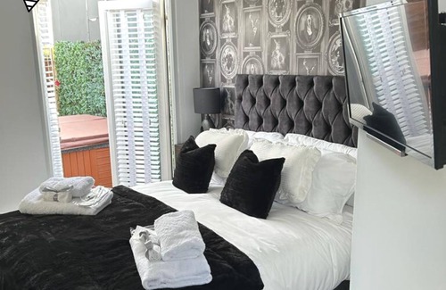 Seaton Carew Bed & Breakfast | The Mayfair Lodge - Caravaning, Glamping & Camping