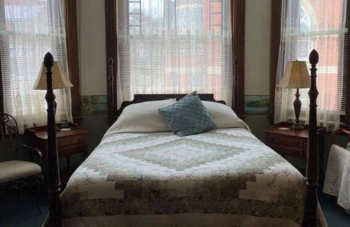 Maysville Apartment | THE MAYSVILLE ROOM -
