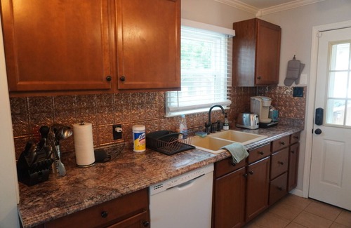South Bend House | The McKinley House-Walk to ND, Pool, Hot Tub Apple TV & Music