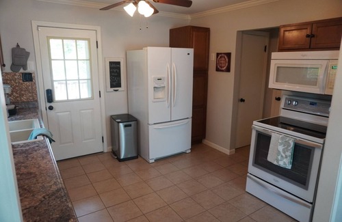 South Bend House | The McKinley House-Walk to ND, Pool, Hot Tub Apple TV & Music