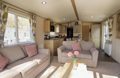 Tattershall Cottage | THE MEADOWS 45, family friendly, with hot tub in Tattershall