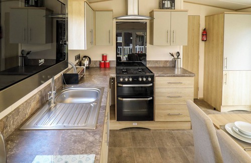 Tattershall Cottage | THE MEADOWS 45, family friendly, with hot tub in Tattershall