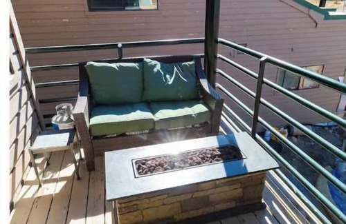 Kirkwood Apartment | The Meadows-Cozy Hotel Room W/Deck