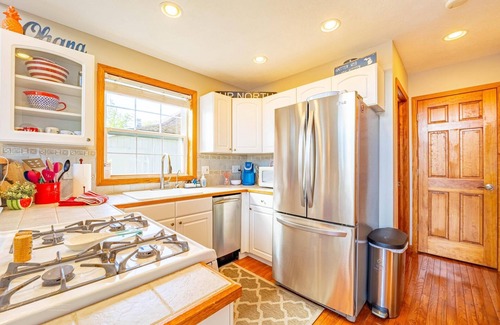 Elk Rapids House | The Memory Maker on Elk Lake, Fall Color Availability, Wineries, Golf, Kayaks