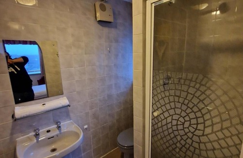Bangor Hotel | The Menai Hotel and Bar