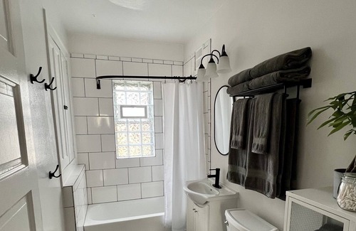 Shorewood House | The Menlo Guesthouse