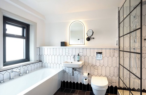 Leeds City Center Hotel | The Met Hotel Leeds - Newly Refurbished