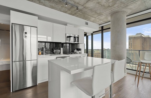 Connaught House | The Metro - Swimming Pool + DT City Views!