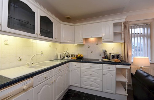 Dartmouth Apartment | The Mews - Two Bedroom Apartment, Sleeps 6