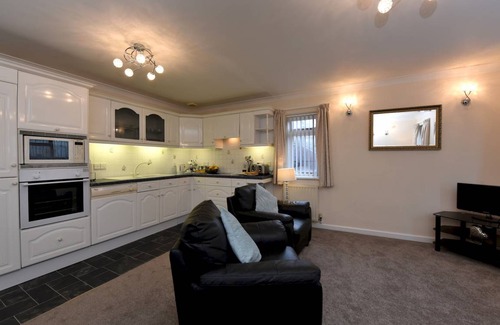 Dartmouth Apartment | The Mews - Two Bedroom Apartment, Sleeps 6