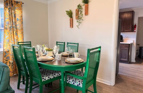 Ann Arbor House | The Michigan Green Suite near the BIG HOUSE