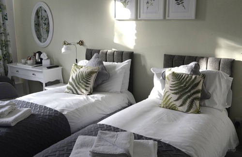 Osterley Hotel | The Milford Arms