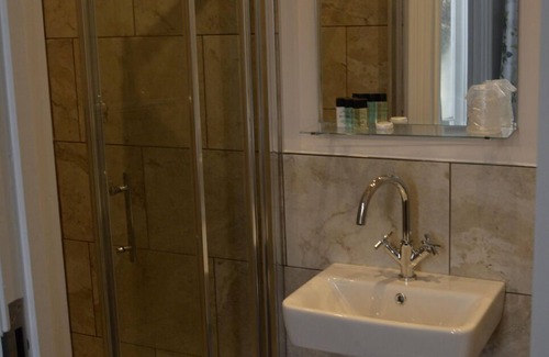 Osterley Hotel | The Milford Arms