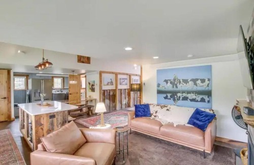 Turnerville House | The Milking Parlor - Pickleball, Tetons, Jackson, snowmobiling