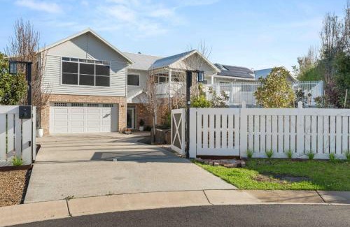 Milton House | The Milton Haven - Pet Friendly & Heated Pool