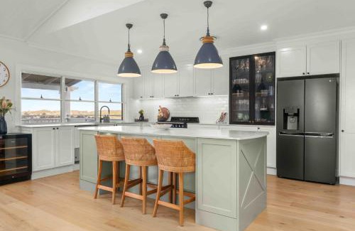 Milton House | The Milton Haven - Pet Friendly & Heated Pool