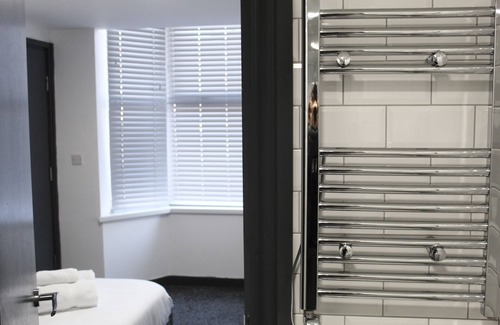 Selly Oak Hotel | The Mini Hotel -Birmingham City-FREE BREAKFAST