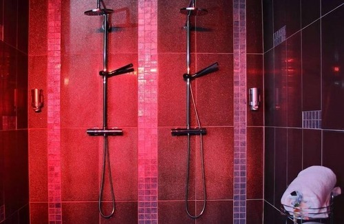Mauricie Apartment | The Mini Loft Spamania Spa/sauna/steam room/privateBalcony and private outdoor fireplace!