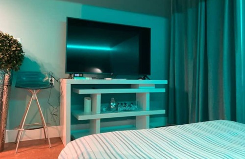 Mauricie Apartment | The Mini Loft Spamania Spa/sauna/steam room/privateBalcony and private outdoor fireplace!