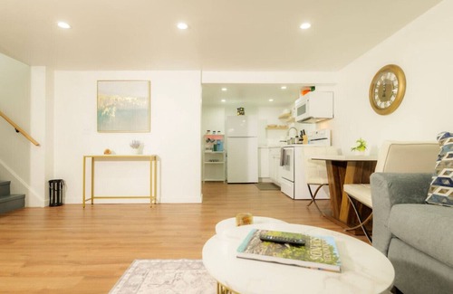 Peoria Heights House | The Minimalist Escape | Modern 1BD in the Heights