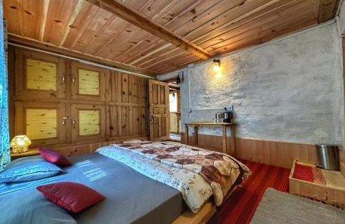 Banjar House | The Misty Wilds Home, Jibhi