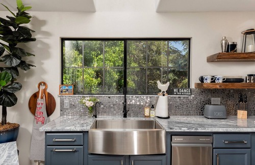 Santa Ynez House | The Modern Carriage House - serene, convenient location - NEWLY REMODELED!