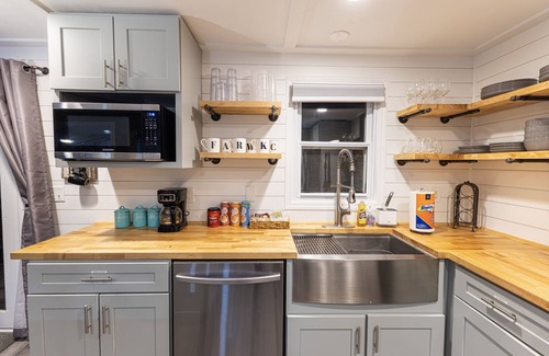 South Kansas City House | 💎 The Modern FarmHouse Retreat KC ❤️Mins to Downtown!
