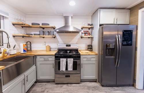 South Kansas City House | 💎 The Modern FarmHouse Retreat KC ❤️Mins to Downtown!