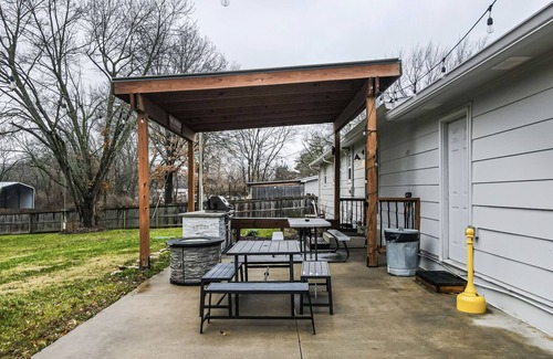South Kansas City House | 💎 The Modern FarmHouse Retreat KC ❤️Mins to Downtown!