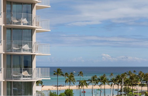 Waikiki Resort | The Modern Honolulu-CITY VIEW 1 KING PREMIER WITH BALCONY