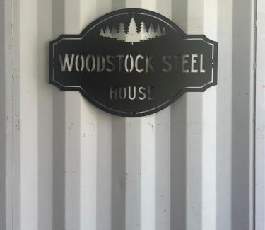 Woodstock House | The Modern Metal Oasis