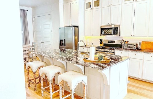 Fayetteville House | The Modern Mission, 3 bed 3 bath, 2 mi from UA and Dickson, new construction