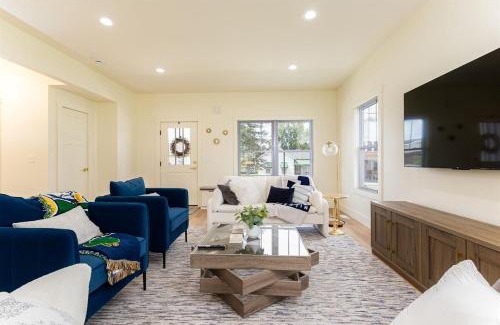 Northeast South Bend House | The Modern ND 4B 3,5BA 1 mi to Stadium