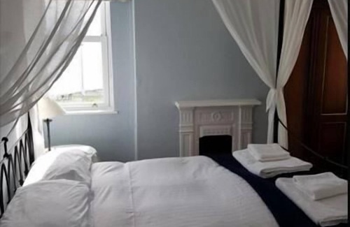 Criccieth House | The Moelwyn Hotel & Restaurant