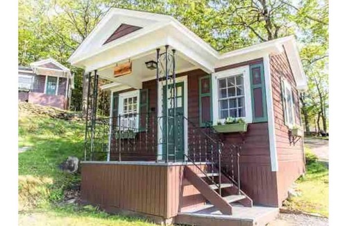 North Adams House | The Mohawk Cabin @ Wigwam Western Summit