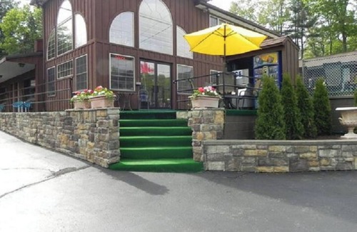 Lake George Apartment | The Mohican Resort Motel Groups House
