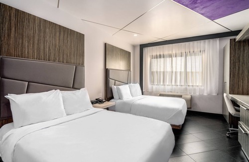 Hollywood Hotel | The Moment Hotel