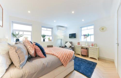 Little Venice Apartment | The Monaco Suite