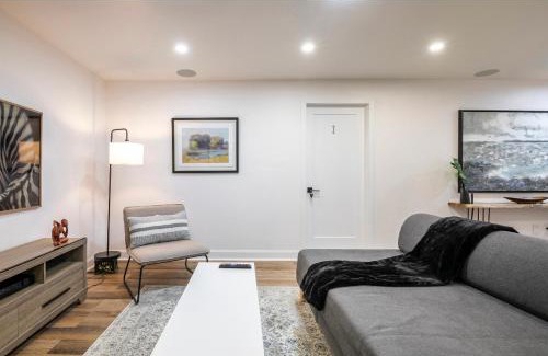 Ottawa Division House | The monarch