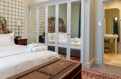 Greater Johannesburg Metropolitan Area Hotel | The Monarch Hotel