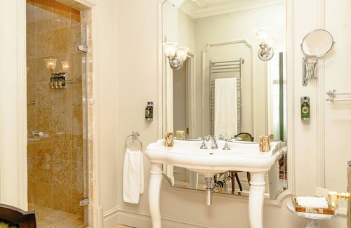 Greater Johannesburg Metropolitan Area Hotel | The Monarch Hotel