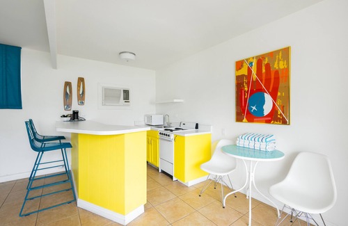 Desert Park Estates Hotel | The Monkey Tree Hotel Buyout by AvantStay | Hotel Buyout! Funky Rooms w/Pool