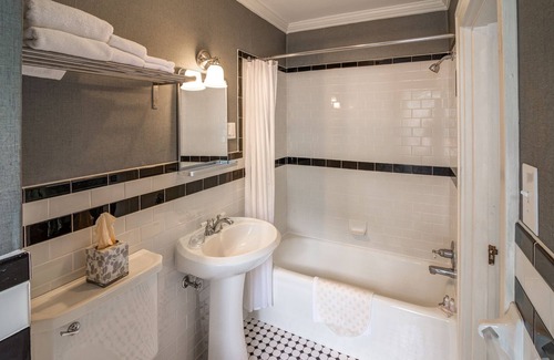 Black Mountain Hotel | The Monte Vista Hotel