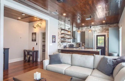 Near East Side Apartment | The Monty #2- Luxury,Downtown, near the River Walk