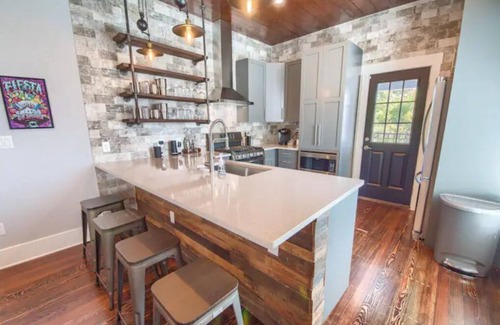Near East Side Apartment | The Monty #2- Luxury,Downtown, near the River Walk