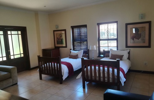 Lanseria Bed & Breakfast | The Moon and Sixpence Garden Guest House