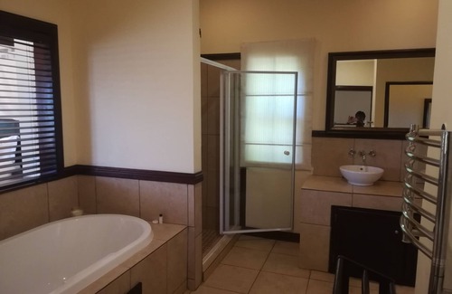 Lanseria Bed & Breakfast | The Moon and Sixpence Garden Guest House