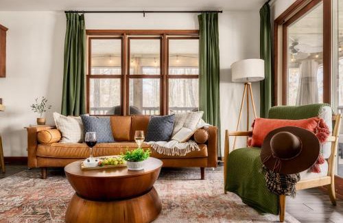 Wears Valley House | The Moondance Cabin by Lightfoot Stays Vacation Rentals