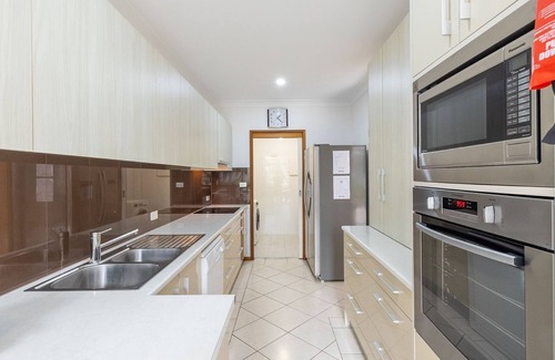 Soldiers Point House | The Moorings 18 4 Cromarty Rd Waterfront, Pool, Wifi & AirCon